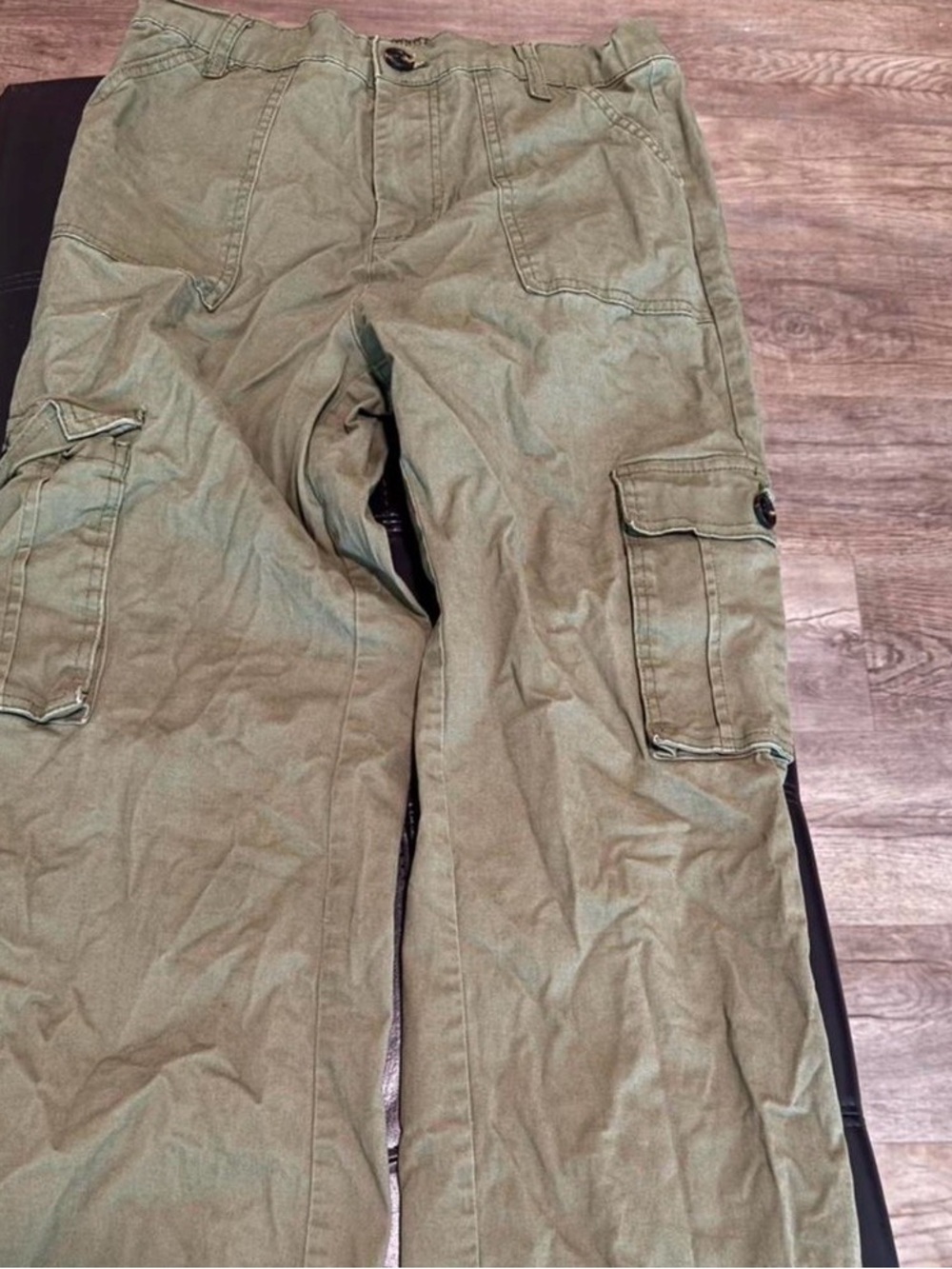 Women’s Olive Cargo Pants with Utility Pockets